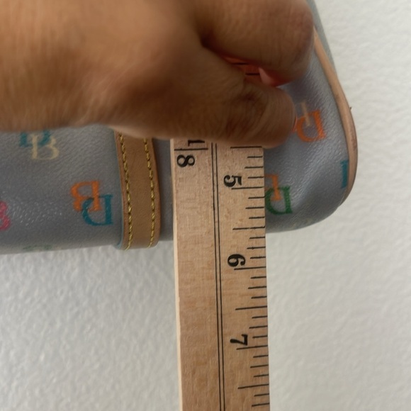 Dooney & Bourke Blue Tan Shoulder Bag with Monogram Pattern Barrel Vintage Y2K - Picture 10 of 11